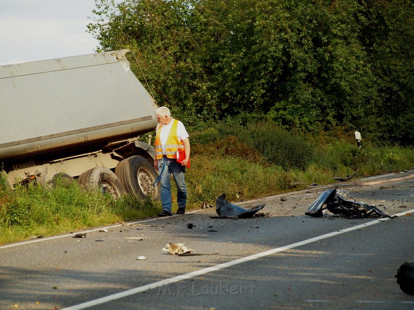 Schwerer VU Koeln Immendorf Kerkraderstr P090.JPG